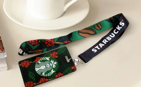 Lanyard sublimado con porta gafete y diseño a todo color